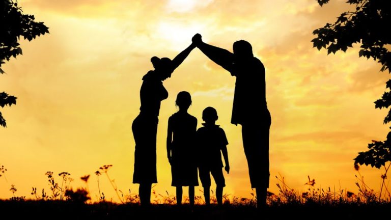 In bilico sulle onde. Genitori e figli oltre il Covid
